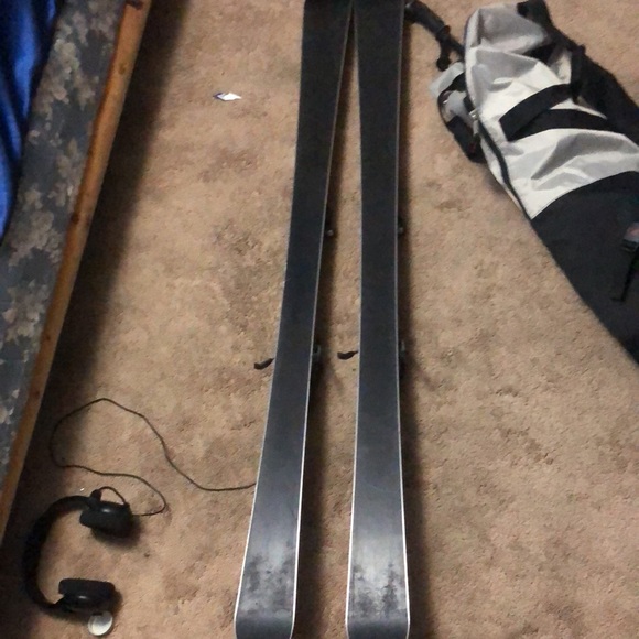 Skis - Picture 3 of 8